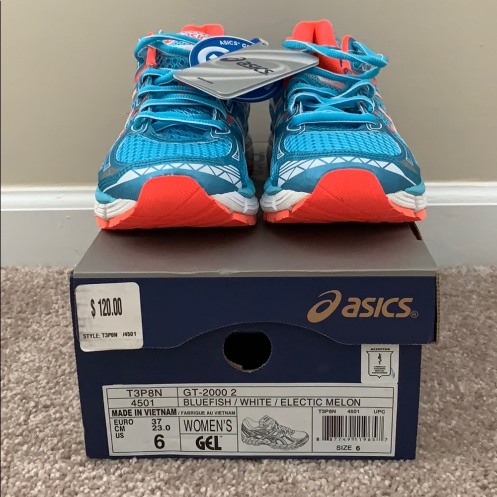 New ASICS GT-2000 Women’s size 6